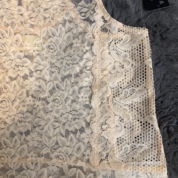 NWT - Hollister peplum top - Picture 3 of 3